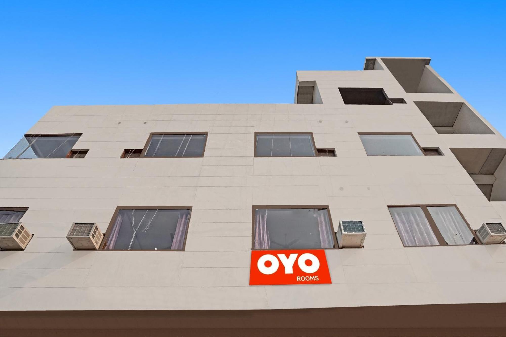 Oyo Ct Hotel Ghaziabad Exterior photo