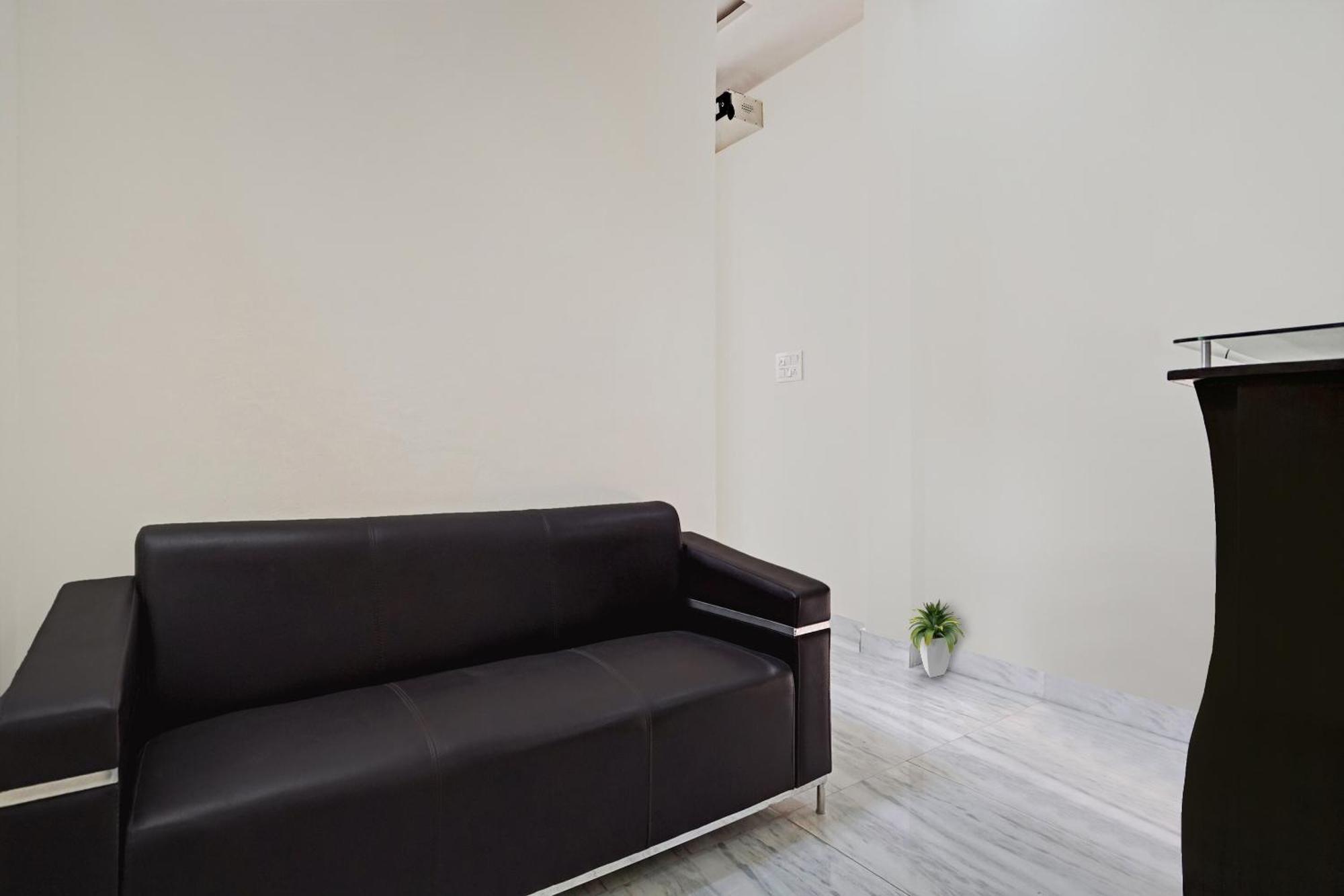 Oyo Ct Hotel Ghaziabad Exterior photo