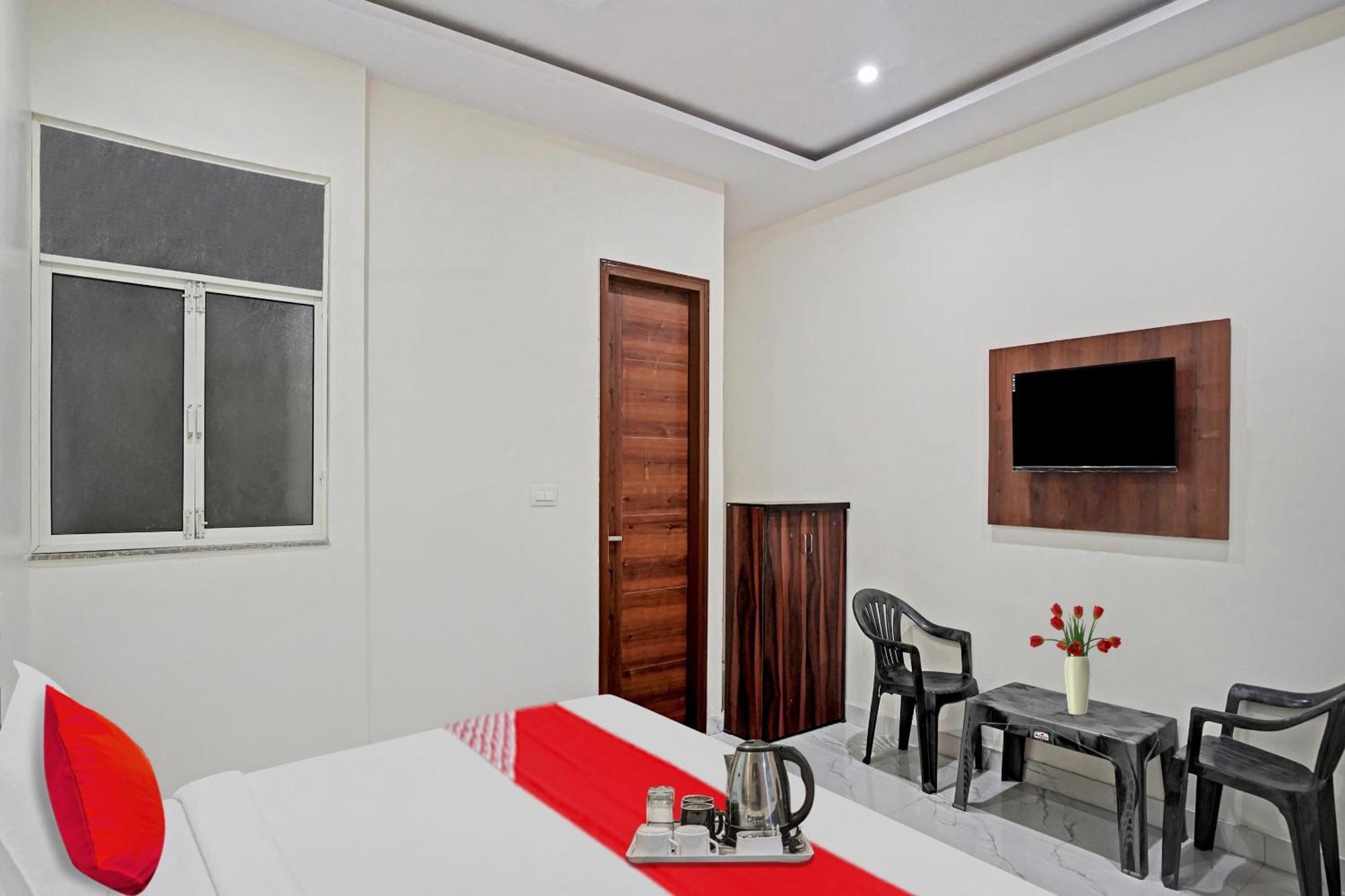 Oyo Ct Hotel Ghaziabad Exterior photo